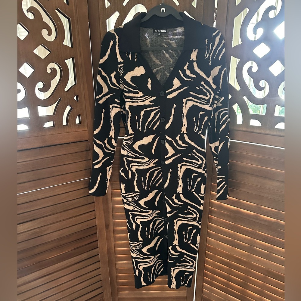 Black and Beige Patterned Button-Front Knit Dress… - image 15